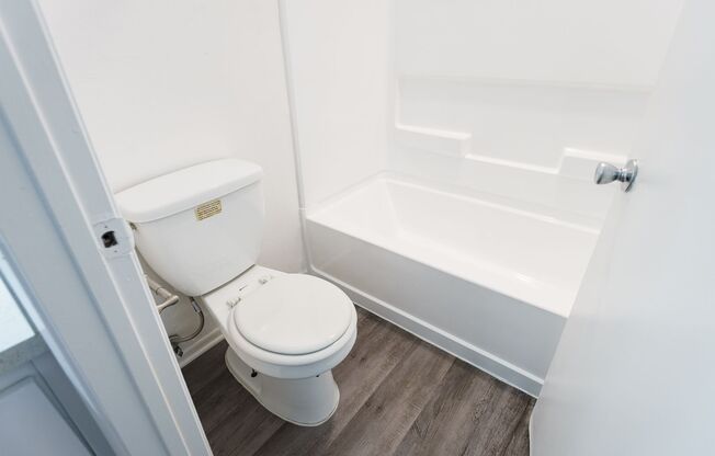 2 beds, 2 baths, 895 sqft, $1,998, Unit 108