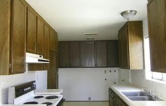 2 beds, 1 bath, $1,595