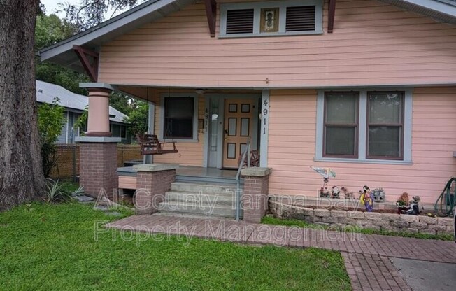 4911 N SUWANEE AVE