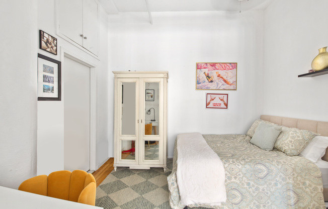 112 W 18 ST