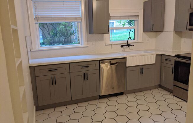 Elise Apartments