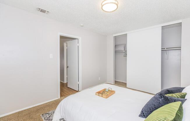 1 bed, 1 bath, 620 sqft, $649
