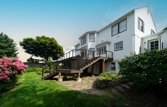 Stunning Luxurious Home with City Views!