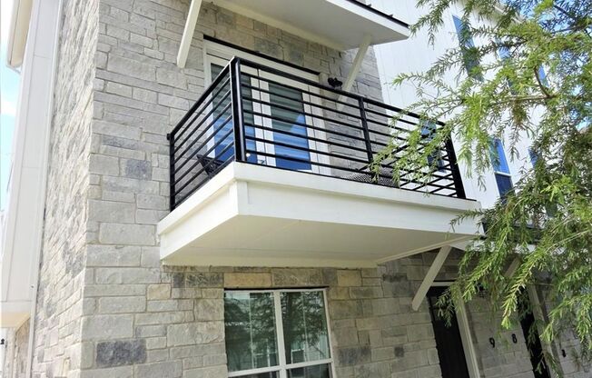 Gorgeous Condo in Desirable East Austin Location