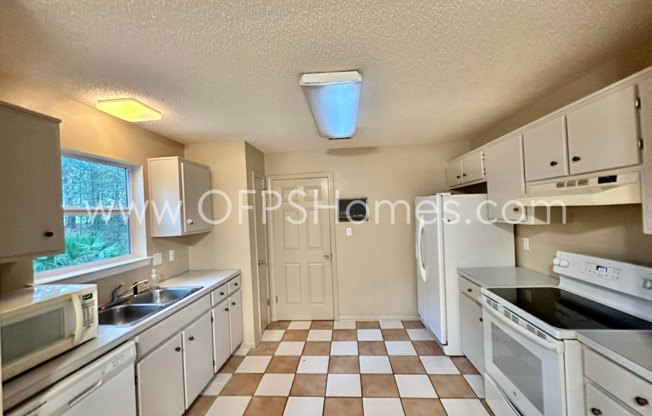 3 beds, 2 baths, $1,850