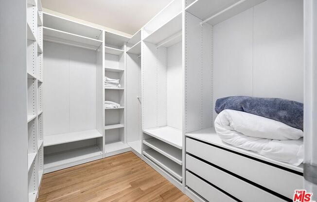 2 beds, 2 baths, 1,930 sqft, $6,000, Unit 1710