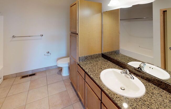 2 beds, 1.5 baths, $2,450, Unit 602 W Main St
