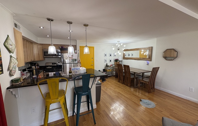 2 beds, 1 bath, $3,150, Unit 2B