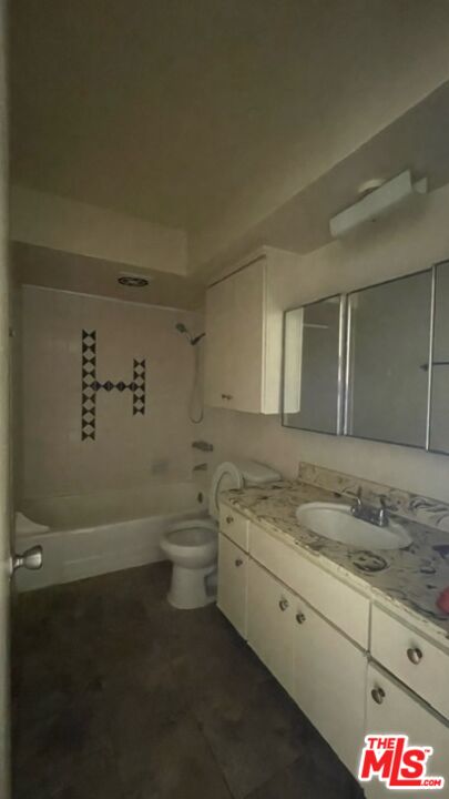 2 beds, 1.5 baths, 850 sqft, $1,975, Unit 21