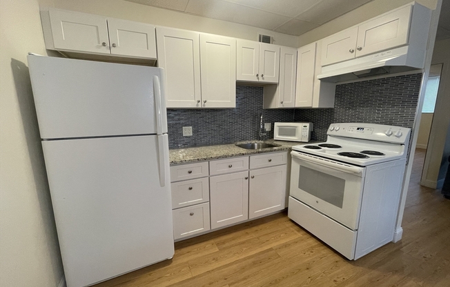549 E 4 ST