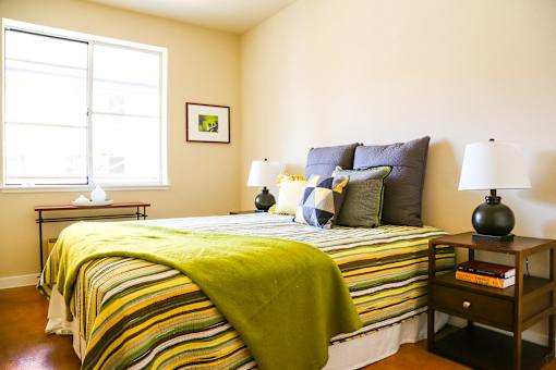 B3 bedroom staged alternate view