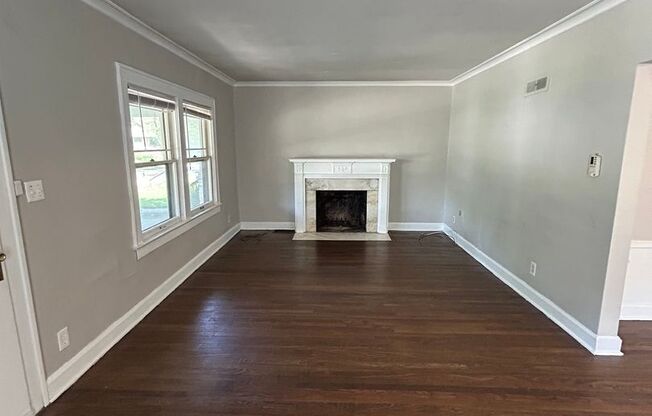 Charming 3-Bed Near UMKC – Hardwood Floors, Natural Light & Study Space!