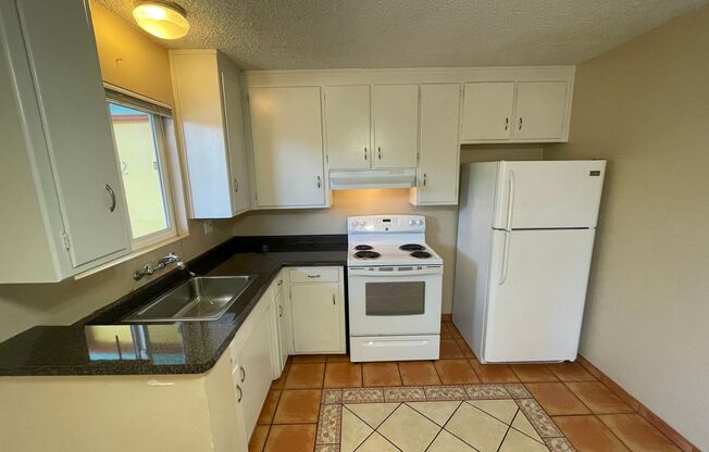 2 beds, 1 bath, $1,550, Unit 14