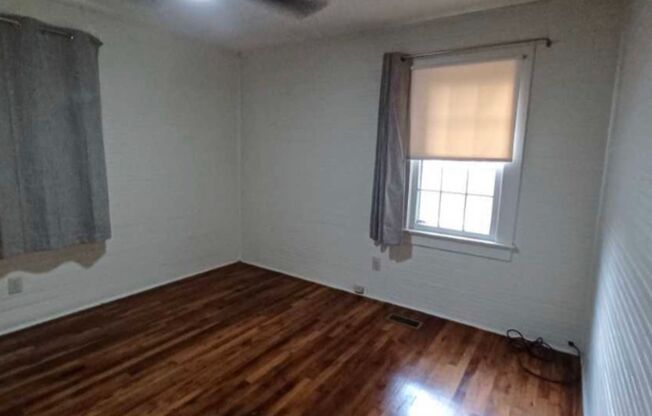 2 beds, 1 bath, $1,300