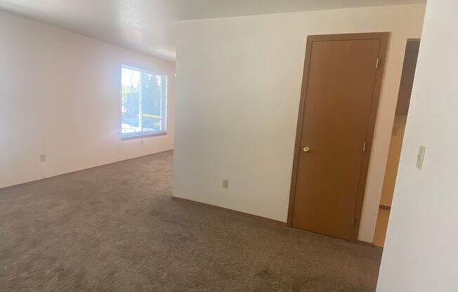 2 beds, 1 bath, 828 sqft, $1,000, Unit 3