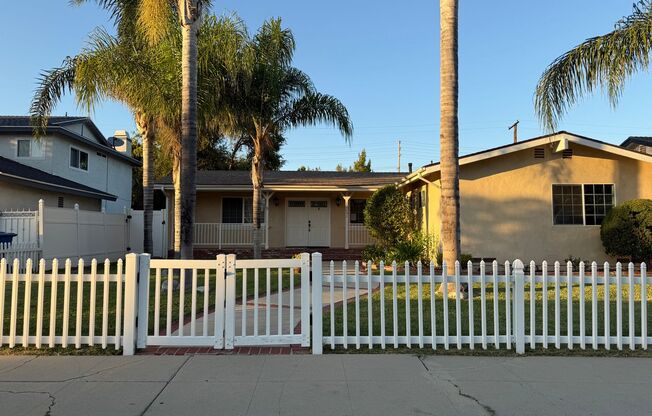 Open Thursday 12/11 3-4pm Private HOME 3bed/2 bath + POOL in Woodland Hills!