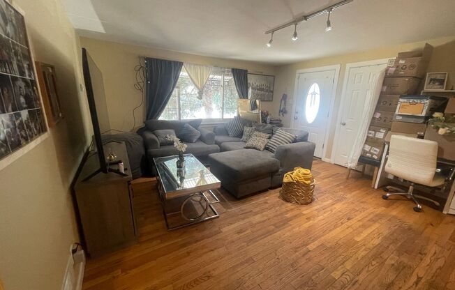 Charming 3 Bedroom Home in Aurora