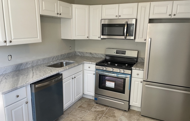 2 beds, 1 bath, 1,300 sqft, $3,000, Unit 66