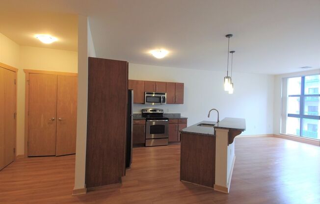 1 bed, 1 bath, 1,120 sqft, $2,025, Unit 400