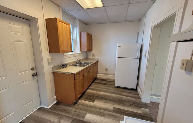 2 beds, 1 bath, $1,075, Unit 1