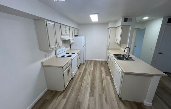 2 beds, 1 bath, 848 sqft, $1,900, Unit 1704
