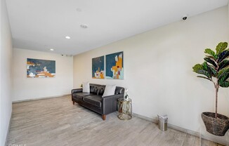 5818 Whitsett Ave # PH1