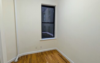 2 beds, 1 bath, $3,150, Unit 4