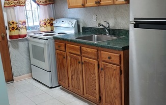 1 bed, 1 bath, 700 sqft, $2,100