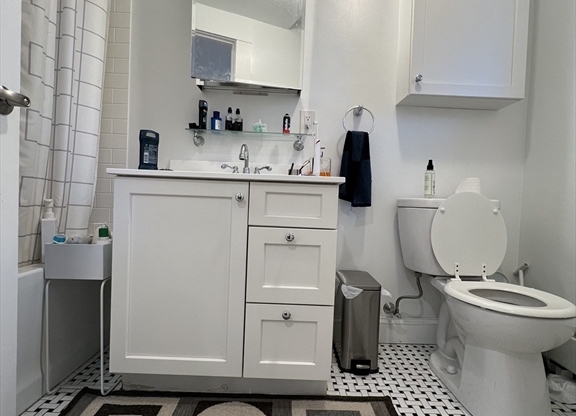 2 beds, 1 bath, 795 sqft, $3,500, Unit 24