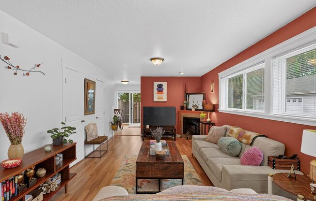 Charming End-Unit 2 Bedroom/1.5 Bath Townhouse-Style Condo with Private Fenced Yard!