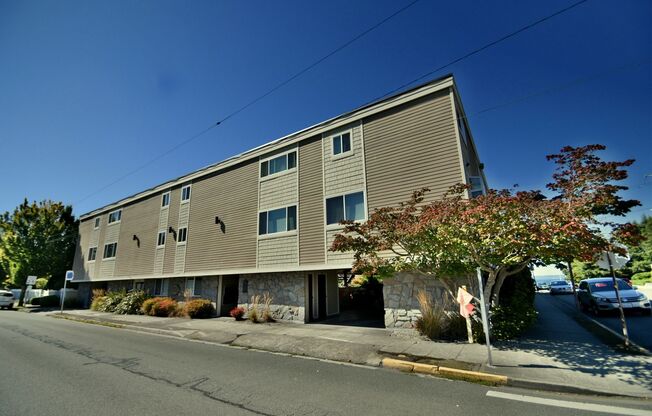 2Bd/1.5Ba Edmonds Condo