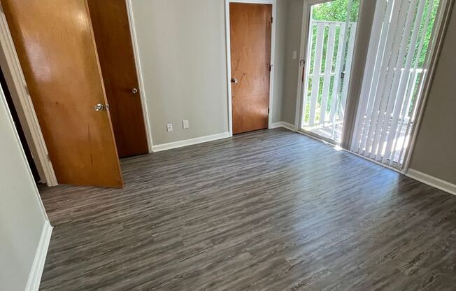 1BR/1Bath, $900 Monthly, 12-month leases, No Pets, W/D Hook-Up
