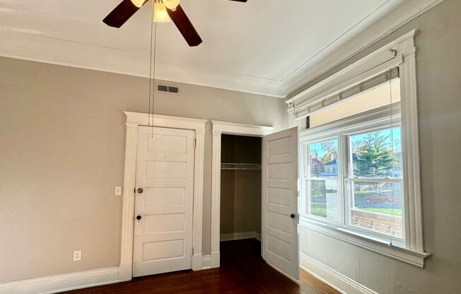 2 beds, 1 bath, 700 sqft, $1,200, Unit Unit 2