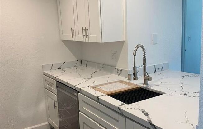 Cute 2 bedroom/2 bathroom unit, recently remodeled!