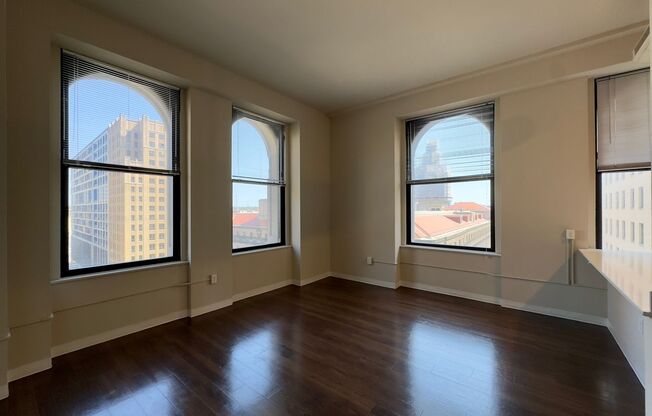 2 beds, 2 baths, 956 sqft, $2,350, Unit HA-810