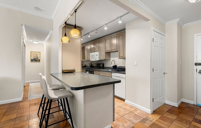 2 beds, 2 baths, 1,285 sqft, $4,900, Unit 17M