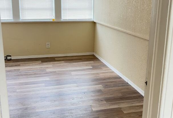 Historic Charm 3 bedroom/ 1 bath Home with bonus room