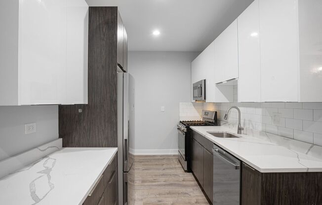 2 beds, 1 bath, 674 sqft, $2,200, Unit 6956-1