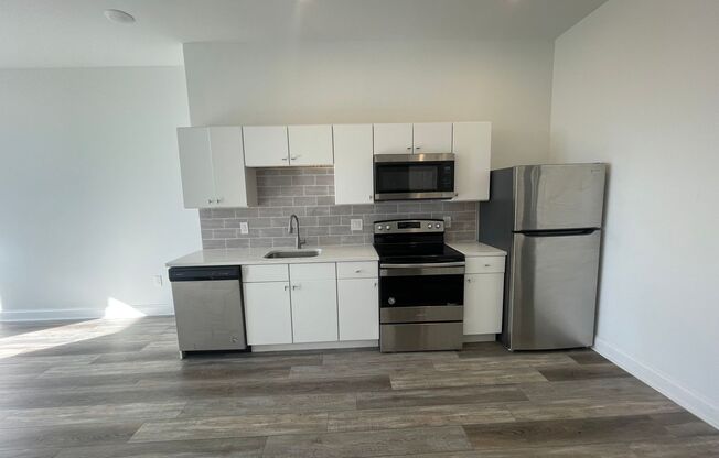 1 bed, 1 bath, 580 sqft, $1,345, Unit 416