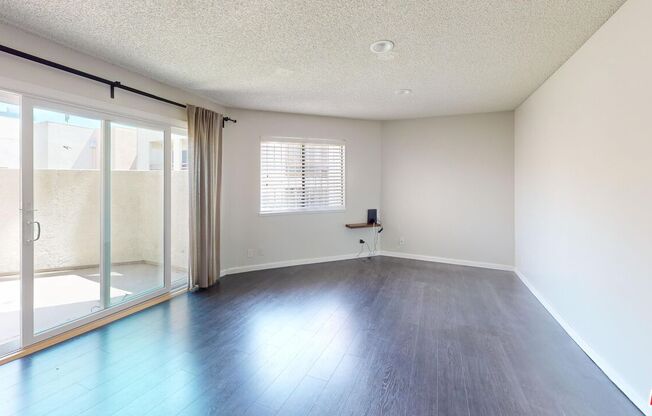 2 beds, 1 bath, 867 sqft, $2,595, Unit 118