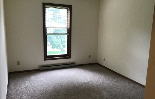 2 beds, 1 bath, 965 sqft, $1,600, Unit 7756CG