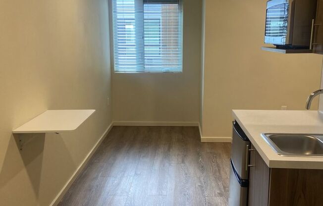 Studio, 1 bath, 178 sqft, $1,235, Unit 422