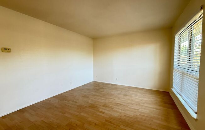2 beds, 1 bath, 924 sqft, $1,709, Unit OPA-225
