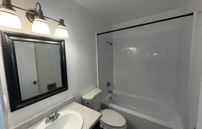 Freshly Renovated 1-Bed in Prime SE Portland – ½ Off First Month’s Rent!