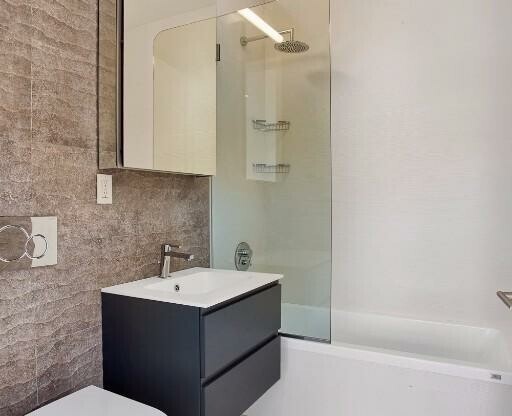 4 beds, 2 baths, $9,250, Unit 2A