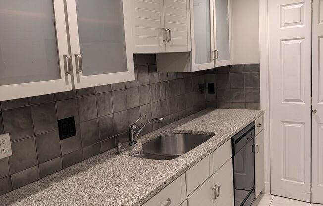 2 beds, 2 baths, 1,300 sqft, $5,300, Unit 202