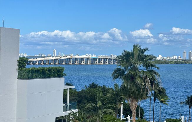 2 beds, 2 baths, $4,250, Unit 555-401