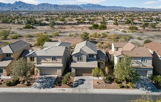 GOLF COURSE VIEWS AT SILVERSTONE RANCH (CENTENNIAL) - 2-STORY 3-BEDROOM HOUSE!
