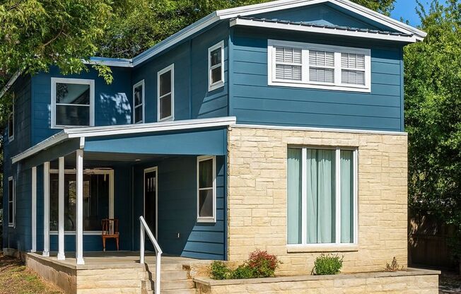 Large 5 Bedroom House in North Campus!