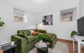 2 beds, 1 bath, 845 sqft, $2,400, Unit A